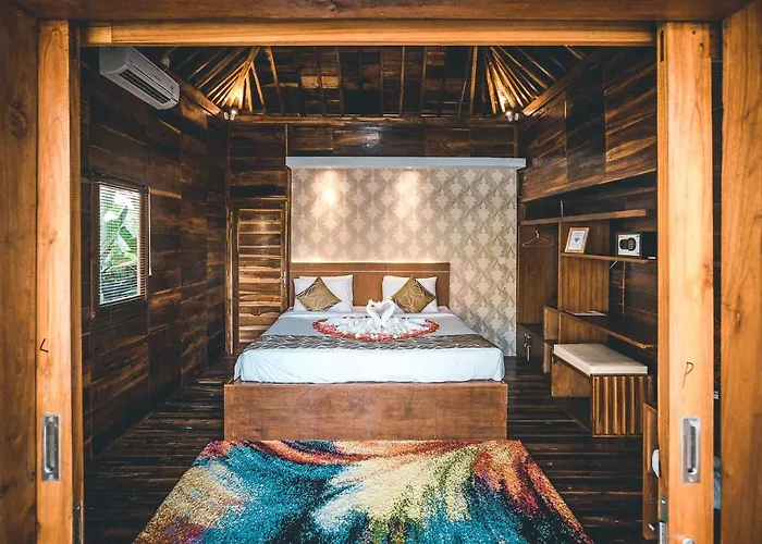Pansiyon Ocho Bali Surf Camp *