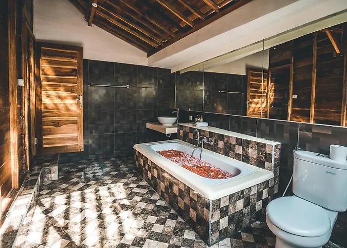 Pansiyon Ocho Bali Surf Camp