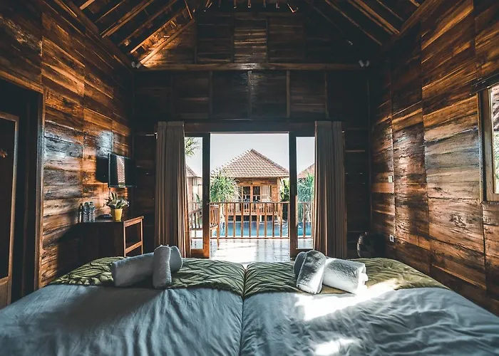 Pansiyon Ocho Bali Surf Camp *