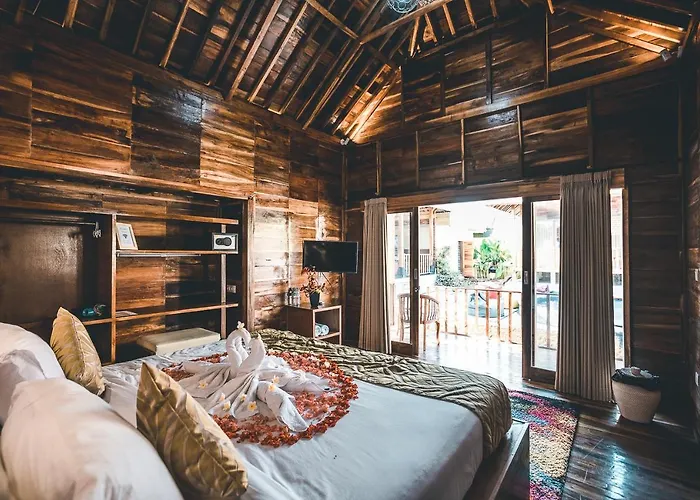 Pansiyon Ocho Bali Surf Camp